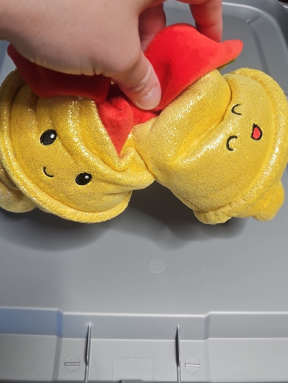 GIGGLESCAPE PLUSH HOLIDAY BELLS: NEW WITH TAGS